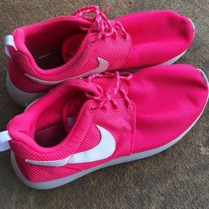 Pink Nike’s- size 8 in women’s
